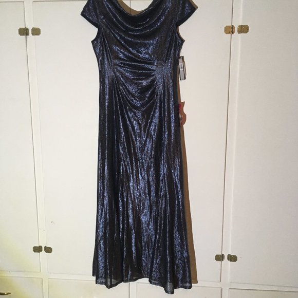 Tahari Dresses & Skirts - Tahari Long Cap Sleeve Cowl Neck Metallic Knit Gown